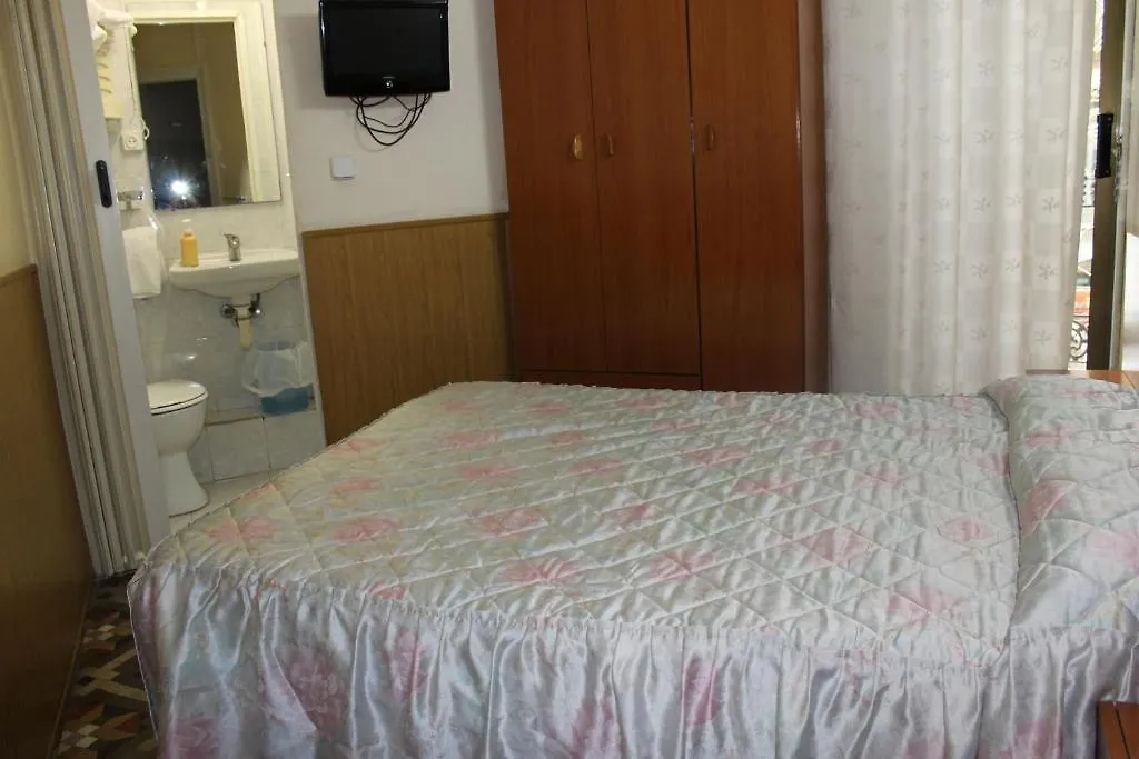 ברצלונה Hostal Ribagorza בית הארחה